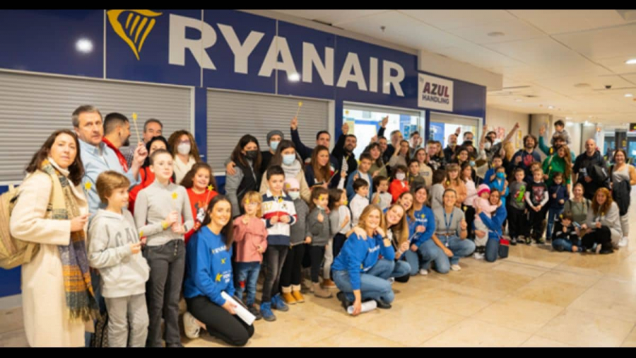 Fundación Pequeño Deseo viaja a Disneyland París con Ryanair