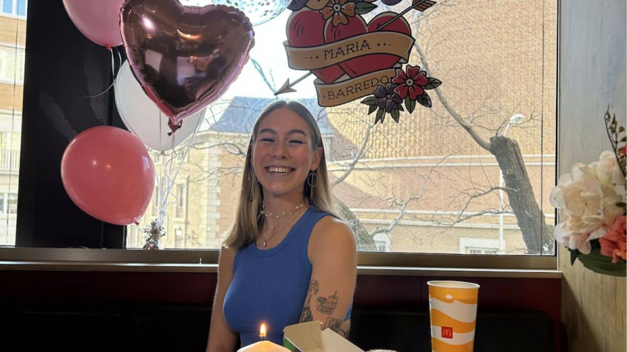 McDonald's se tatúa el nombre de su fan María Barredo en San Valentín 2023