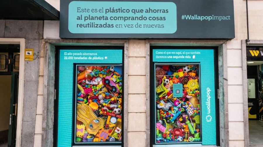 Wallapop monta en Madrid su primer escaparate de productos hechos de plástico reutilizado