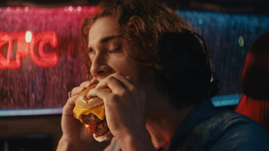 KFC estrena la campaña de promoción de su hamburguesa La Sobrada