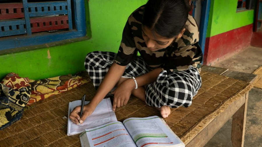 Fundación Vicente Ferrer presenta la campaña Los deberes de las niñas en Nepal