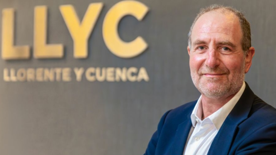 Enric Hernández es Senior Advisor de LLYC en Barcelona