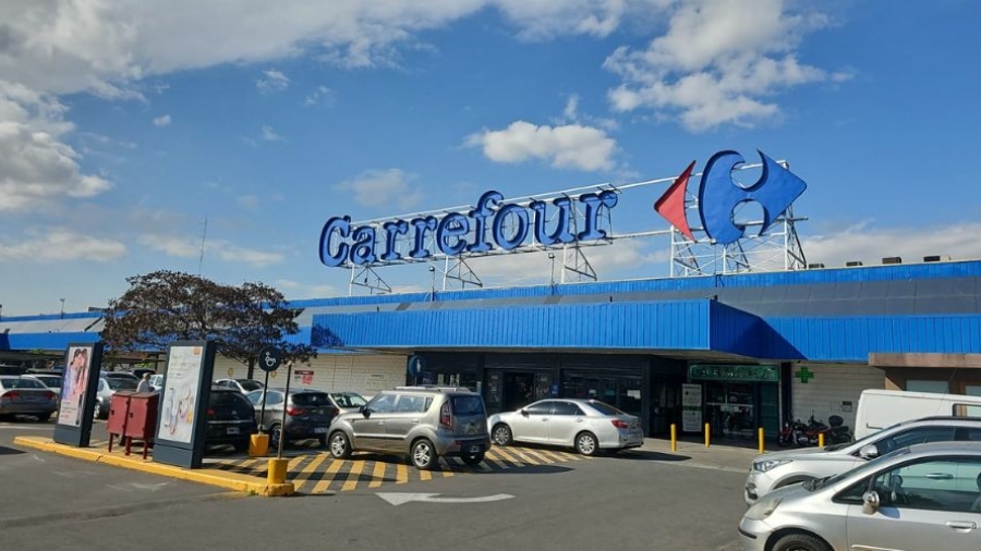 fachada de un supermercado Carrefour en Argentina