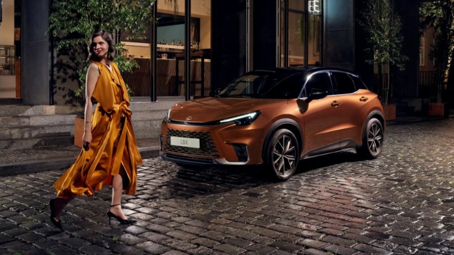 Lexus lanza la campaña La vida pasa en mi LBX