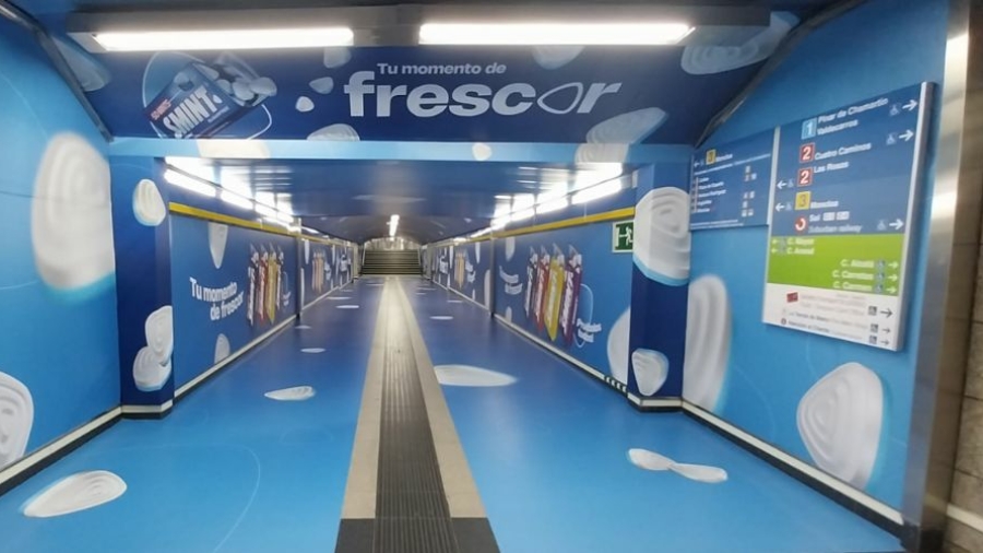 campaña de publicidad exterior de Mint en la estación de Sol en Madrid