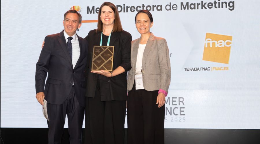 Premios CX Congress galardonan a Sara Vega