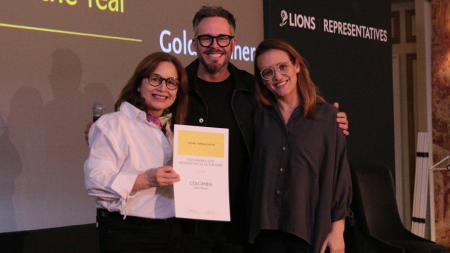 Paula Feged y Eliana Rivadeneira reciben el galardón Andrea Suez Representative of the Year Awards de Cannes Lions 2025