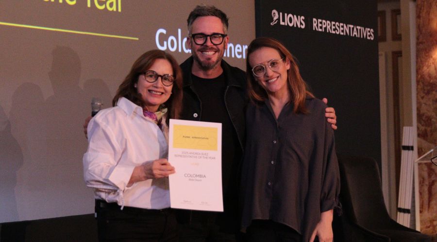 Paula Feged y Eliana Rivadeneira reciben el galardón Andrea Suez Representative of the Year Awards de Cannes Lions 2025