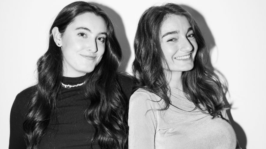 Judith Chafer (supervisora de cuentas) y Maria Armisén (senior creative copywriter) de PS21 Barna. Fuente: PS21 Barna