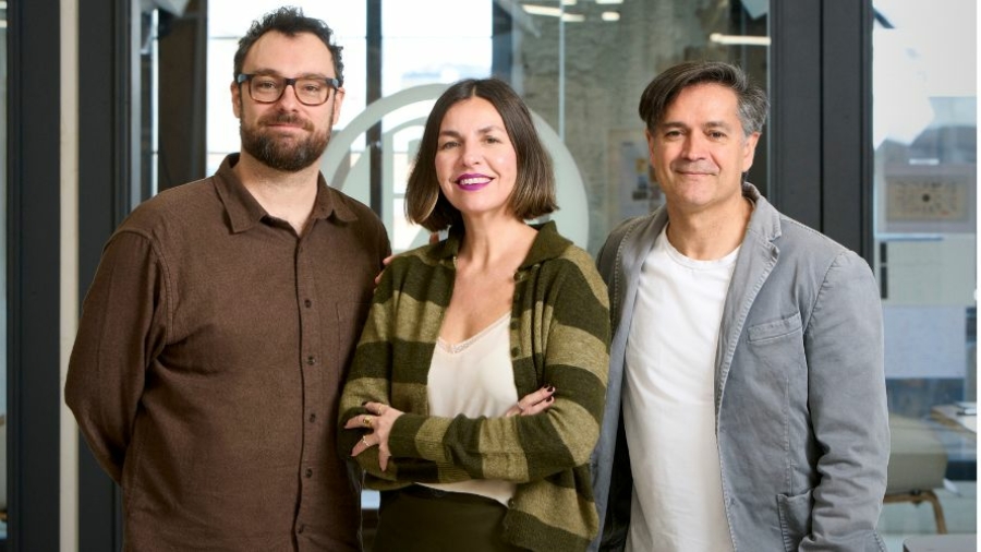 De izquierda a derecha a Eoin Sherry, Lucía Angulo y Jesús Fuertes. Fuente: McCann España