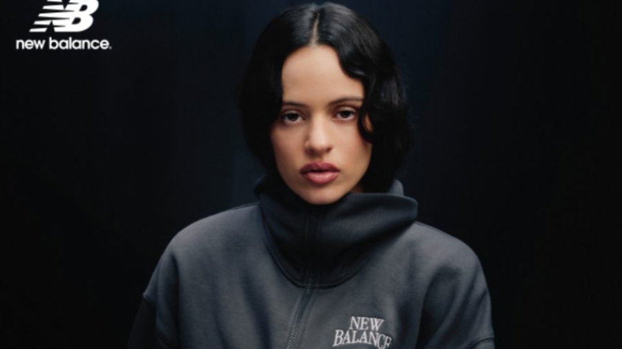 Rosalía protagoniza la campaña de las zapatillas 204L de New Balance