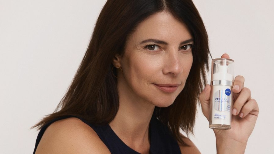 Maribel Verdú protagoniza campaña para el NIVEA Cellular Epigenetics Sérum Rejuvenecedor