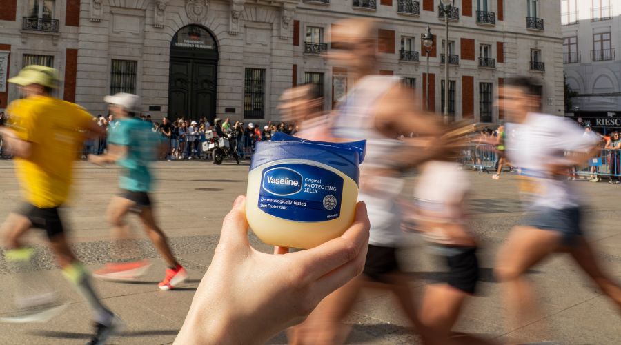 Campana El roce no hace el cariño de Vaseline