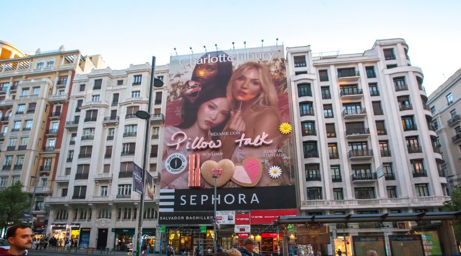 Campaña de la colección Pillow Talk in Bloom de Charlotte Tilbury de Sephora