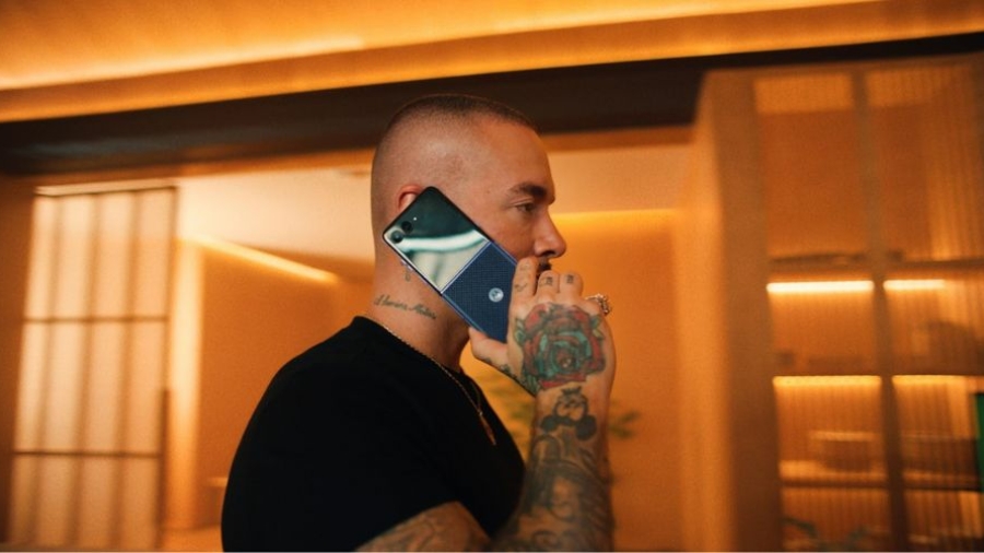 Motorola estrena la campaña Jugamos con J Balvin