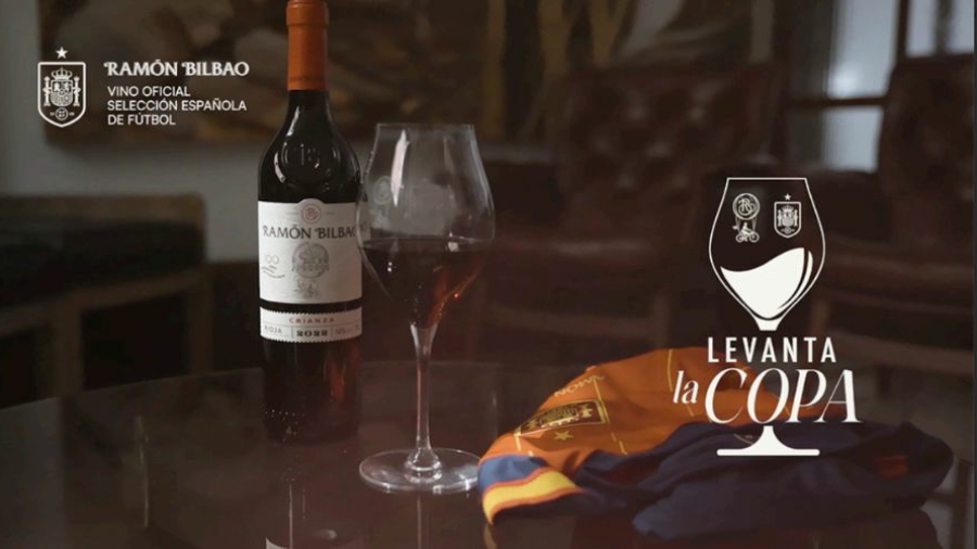 Ramón Bilbao estrena la campaña Levanta la copa