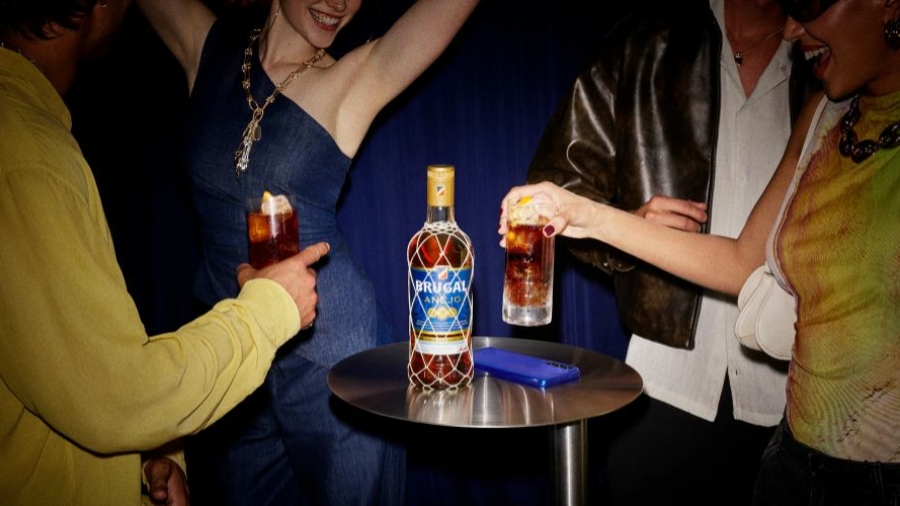 Brugal lanza la campaña Hay que tirar menos fotos