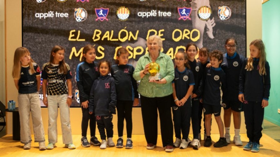 Campaña El balón de oro más esperado de APPLE TREE