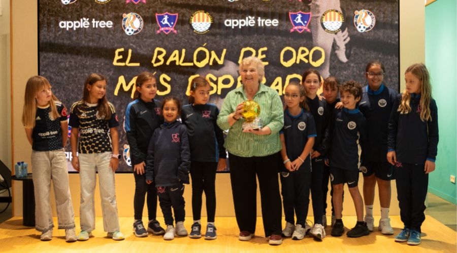 Campaña El balón de oro más esperado de APPLE TREE