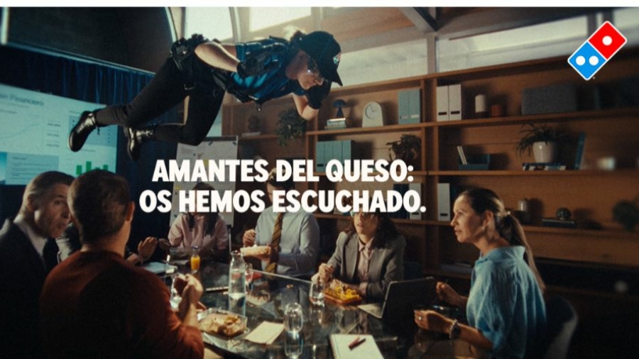 Domino's Pizza lanza especialidades Deluxe elaboradas con queso