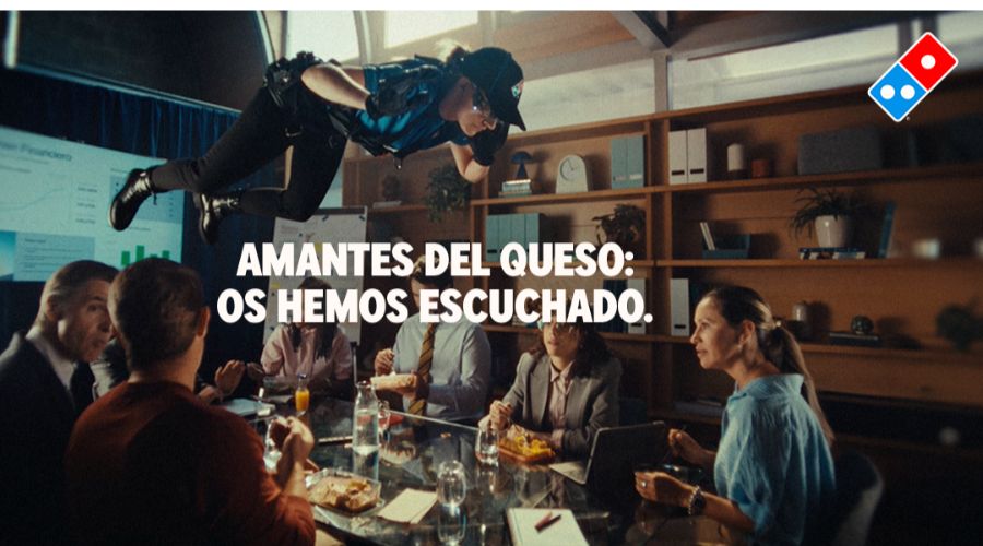 Domino's Pizza lanza especialidades Deluxe elaboradas con queso