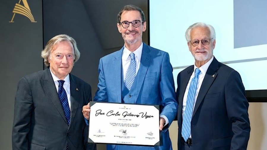 José Carlos Gutiérrez recibe diploma de Académico de Honor 2026