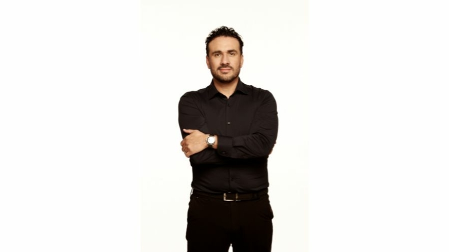 Luis Solís es CEO de Prismaticoos