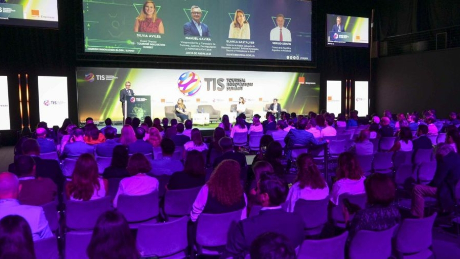 Mesa redonda en el TIS - Tourism Innovation Summit 2026