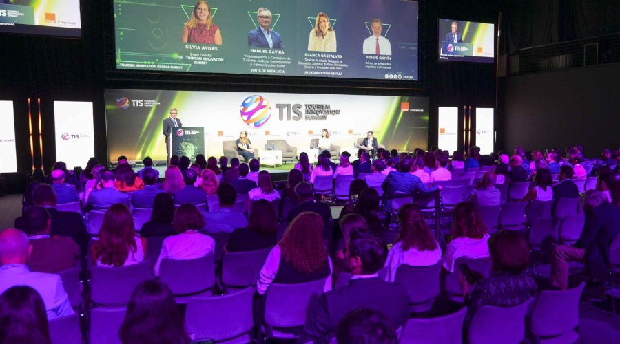 Mesa redonda en el TIS - Tourism Innovation Summit 2026